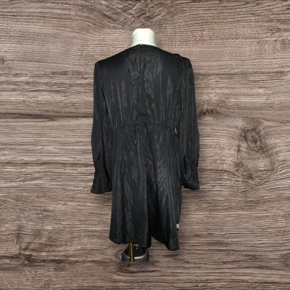 Simplee Plus Women A-Line V-Neck Party Little Black Dress Size 1XL NWT Fit Flare - Picture 3 of 8